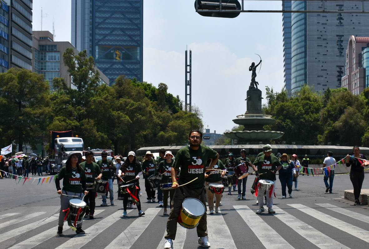 batucada en marcha para Jesús Agua viva CDMX